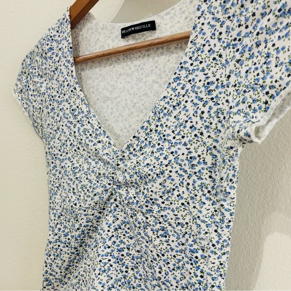 🌼🪻💙🕊️Brandy Melville Blue Floral Gina Top - Picture 5 of 6
